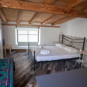 https://scuderi-house-2.catania-hotels.net